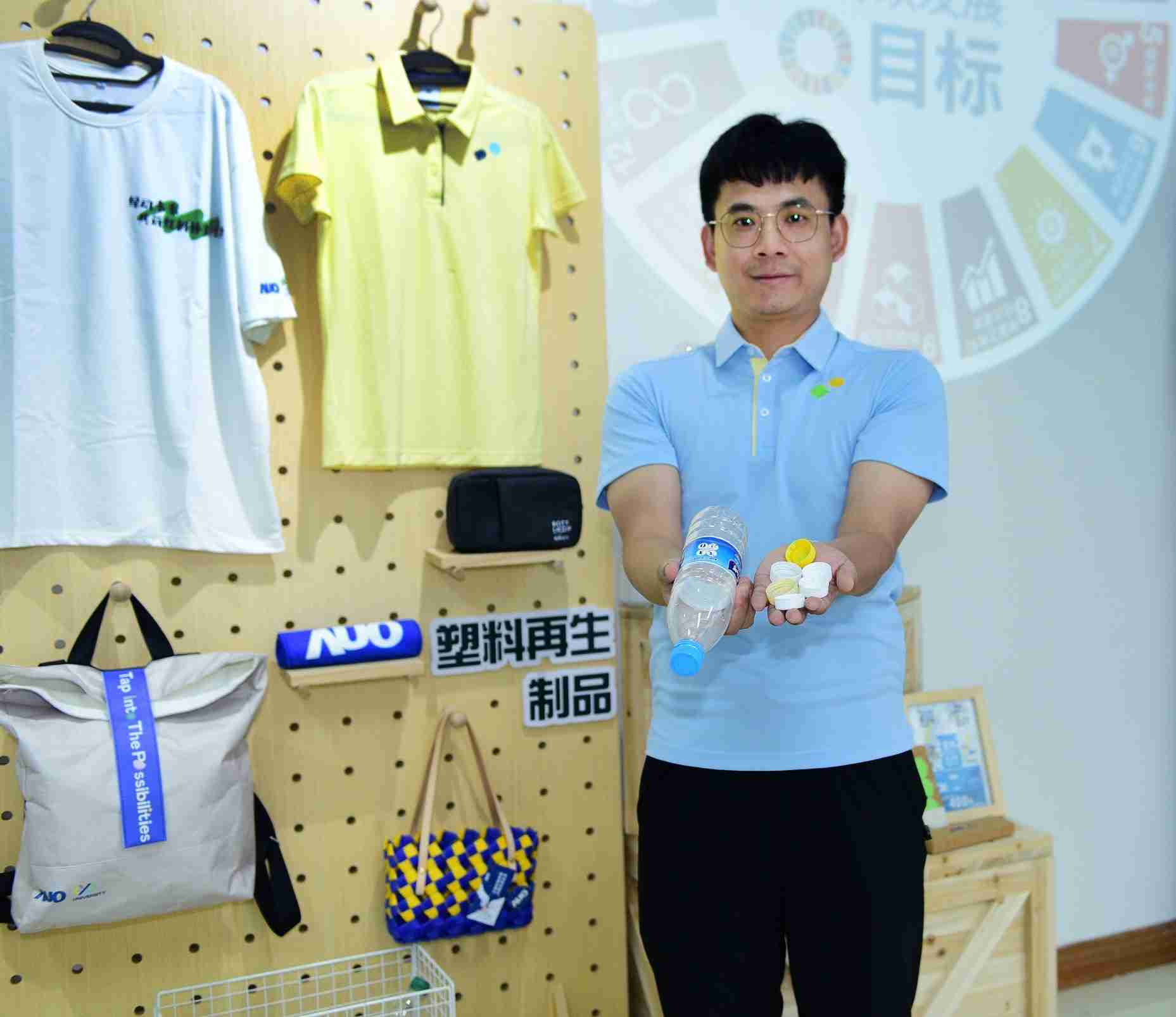 「2024智慧财神娱乐展」永续发展馆中，，，，展示财神娱乐厦门驱动永续发展之成果，，，包含将厂内废弃物再制为实用物品，，，，将永续发展理念深植于员工生活日常实践